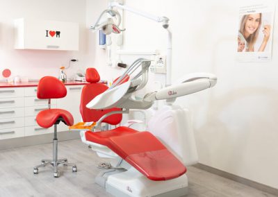 Gabinet dental equipat per ortodòncia i blanquejament dental a Barcelona