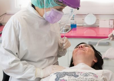 Tractament d'implantologia dental a Barcelona amb mesures de seguretat sanitària